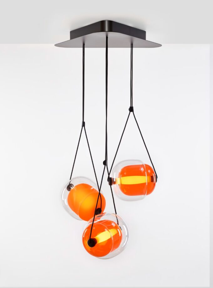 Capsula Triangle Pendant