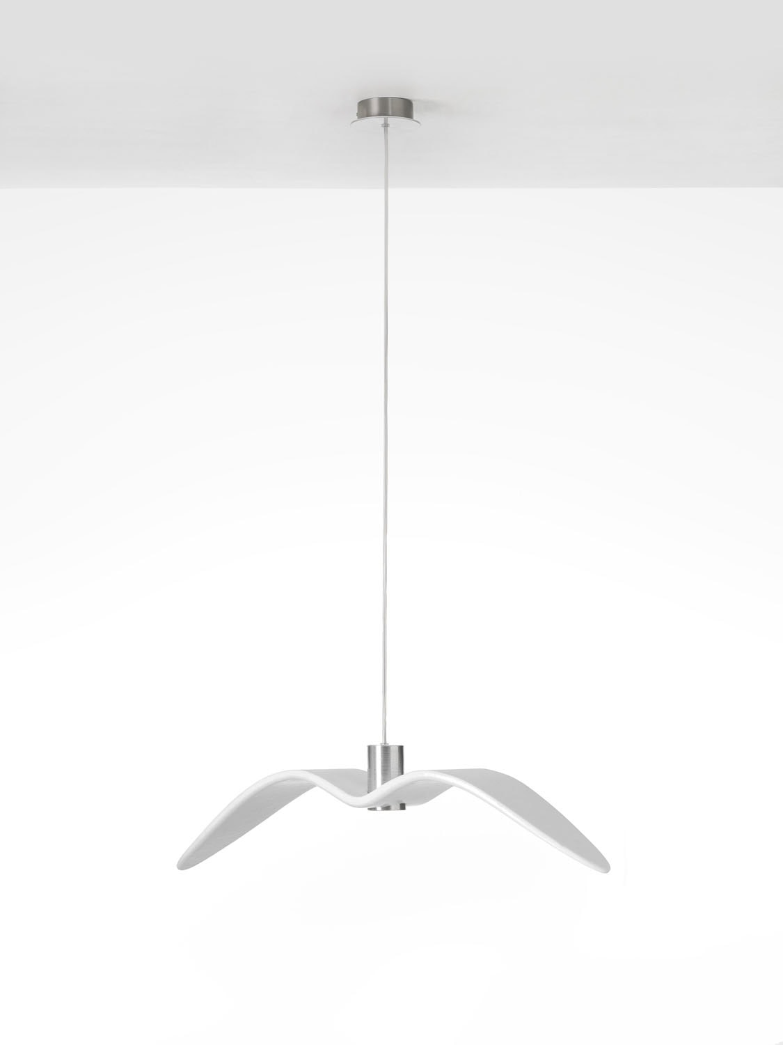 Brokis Night Birds Level Pendant: sculptural minimalism in white, with three curved blades and a sleek metallic base suspended elegantly.
