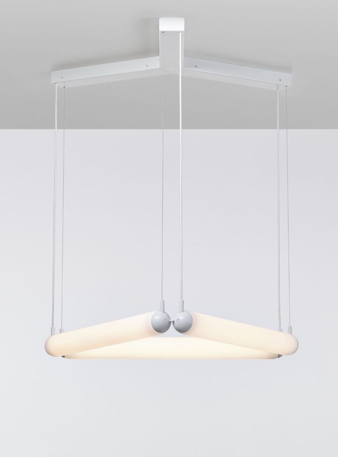 Puro Contour Triangle Chandelier 800
