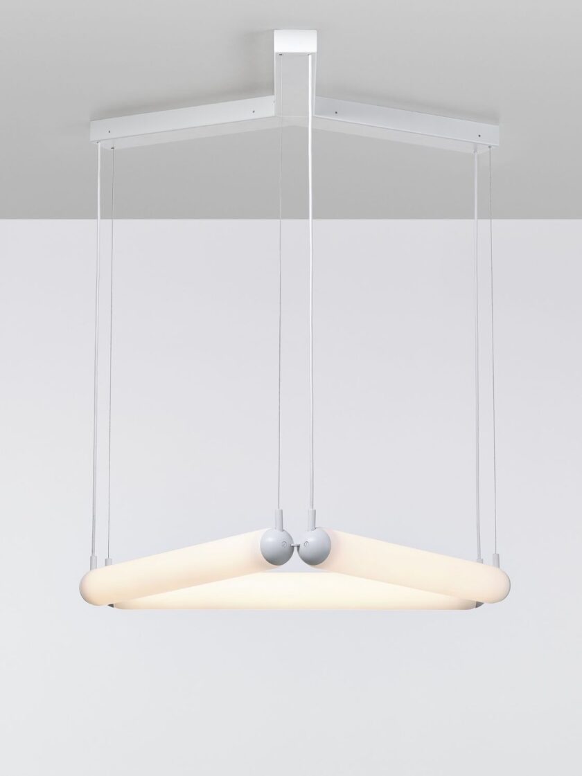 Puro Contour Triangle Chandelier 800