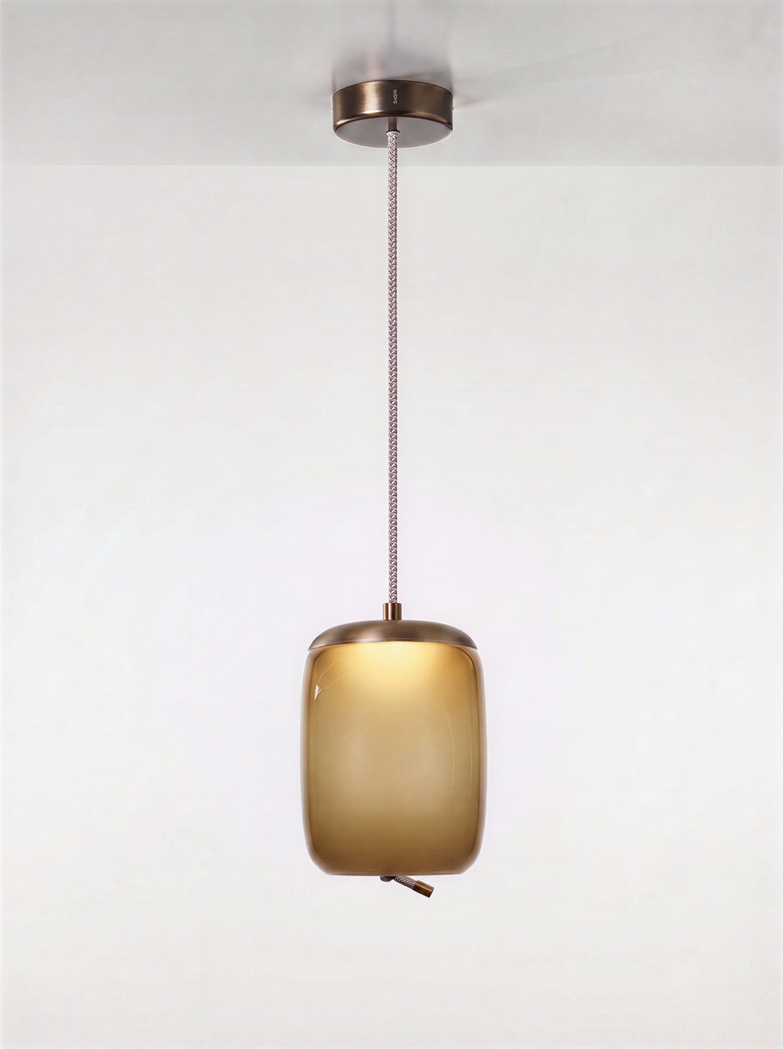 collections_pendant_knot-cilindro_smoke-brown-glass-with-inner-matte-surface-and-bronze-finish